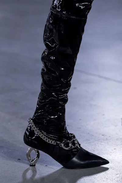 Look 200